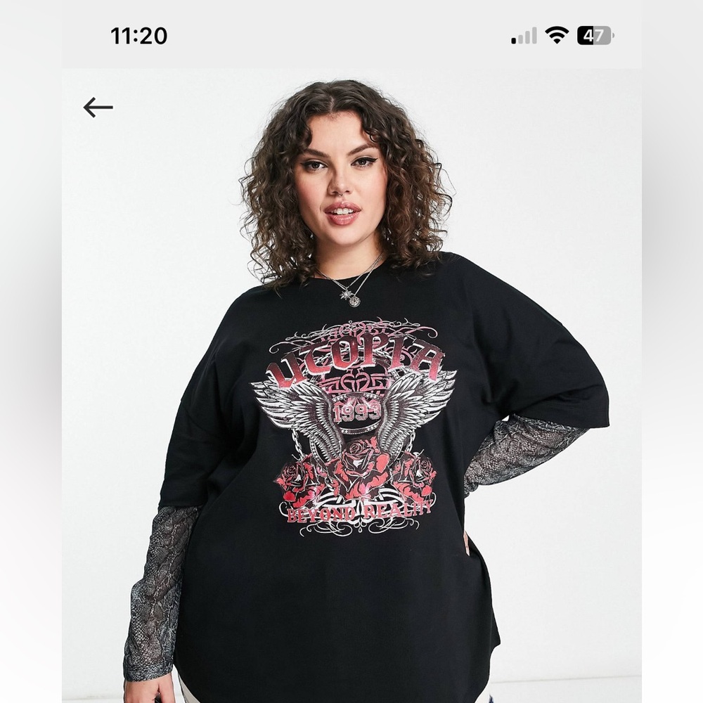 NWOT. GRAPHIC TEE. SHEER SLEEVES.